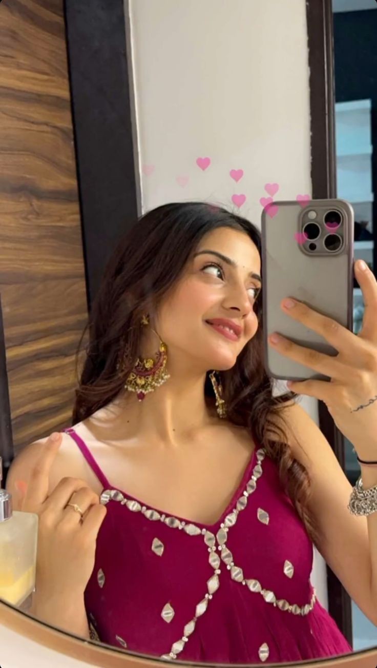 Cute-Girls-Selfie-DP-1