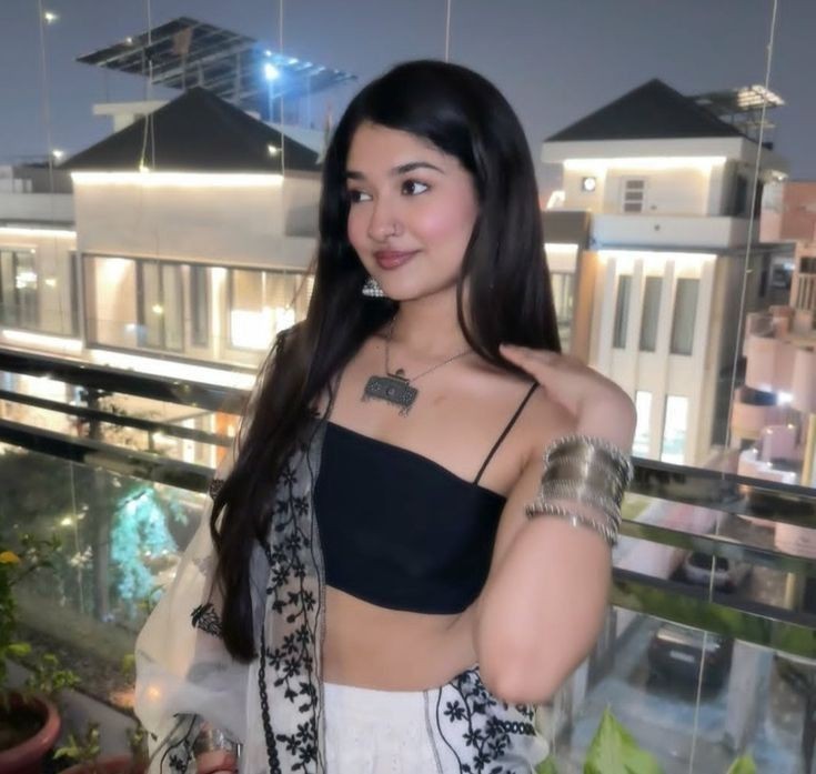 Cute-Traditional-Girl-DP-1