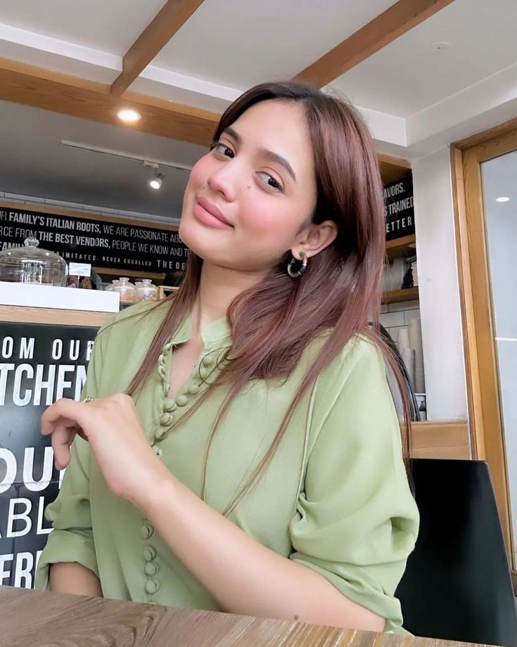 Insta-Girl-Selfie-DP