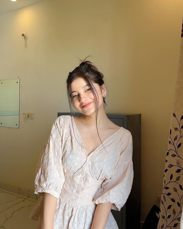 Modern-Look-Girl-Pic