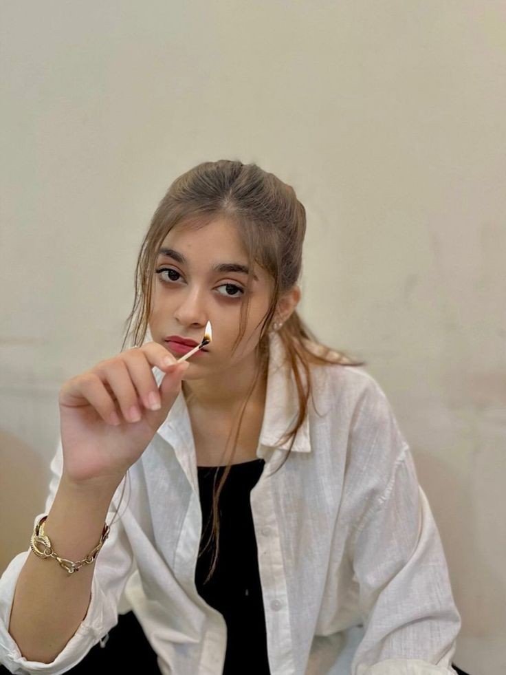 Modern-Look-Girl-Pic