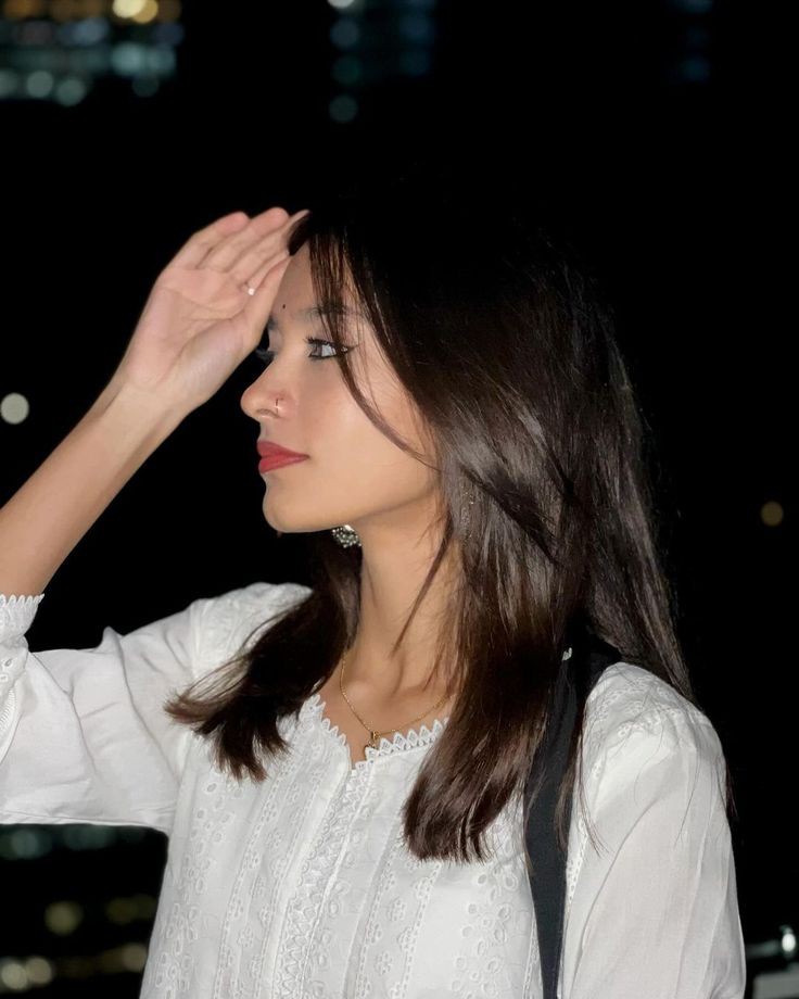 Stylish-Casual-Girl-DP-1