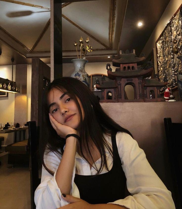 Trendy-Fashion-Girl-Pic