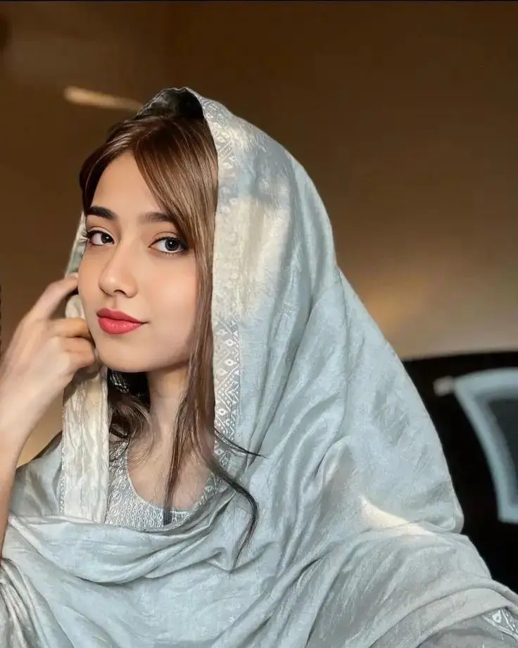 alone-single-girl-dp-attitude