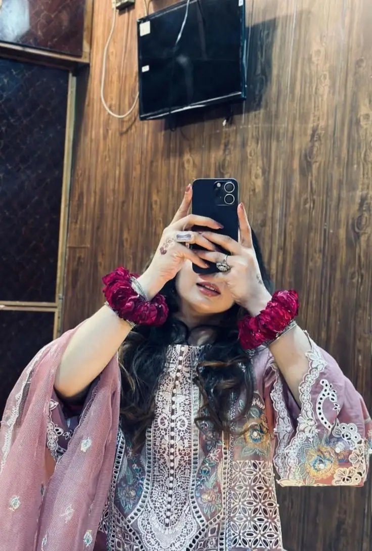 attitude-girl-dp-anime