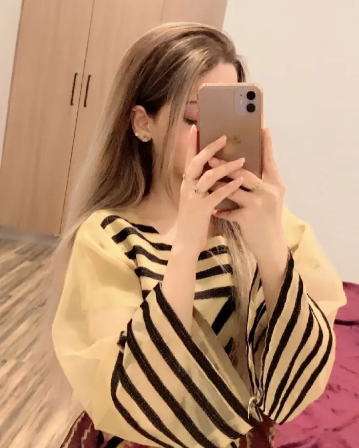 attitude-girl-dp-back-side