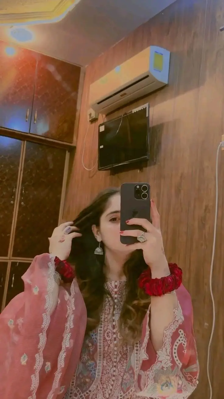 attitude-girl-dp-chasma