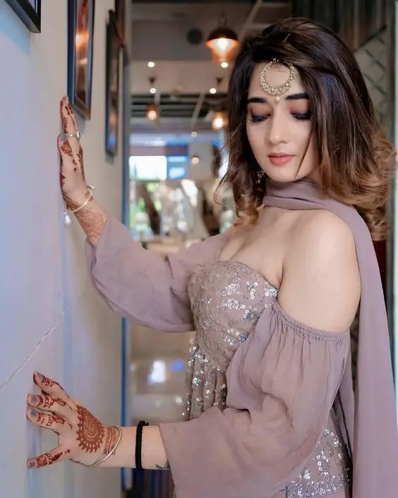 attitude-girls-dp-black-dress