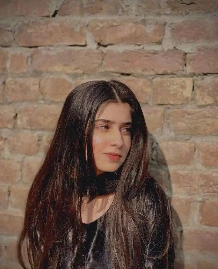 beautiful girls dp for WhatsApp