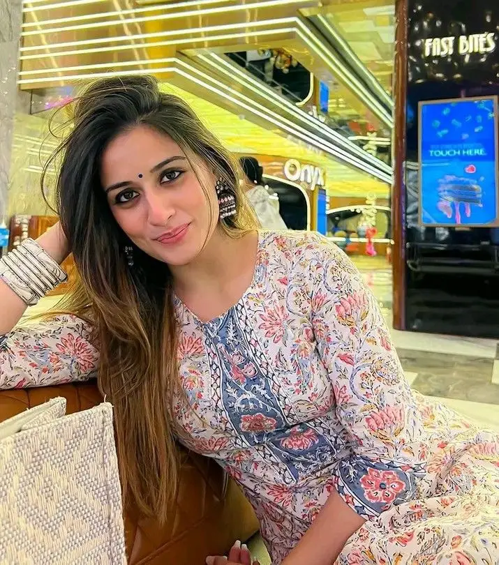 beautiful-single-girl-dp-1