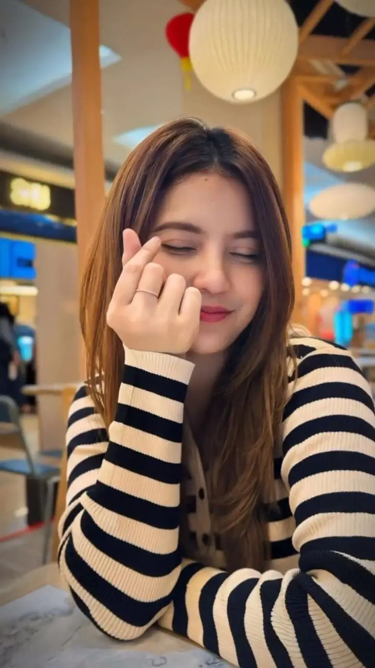 single-girl-attitude-dp-black-for-instagram-1