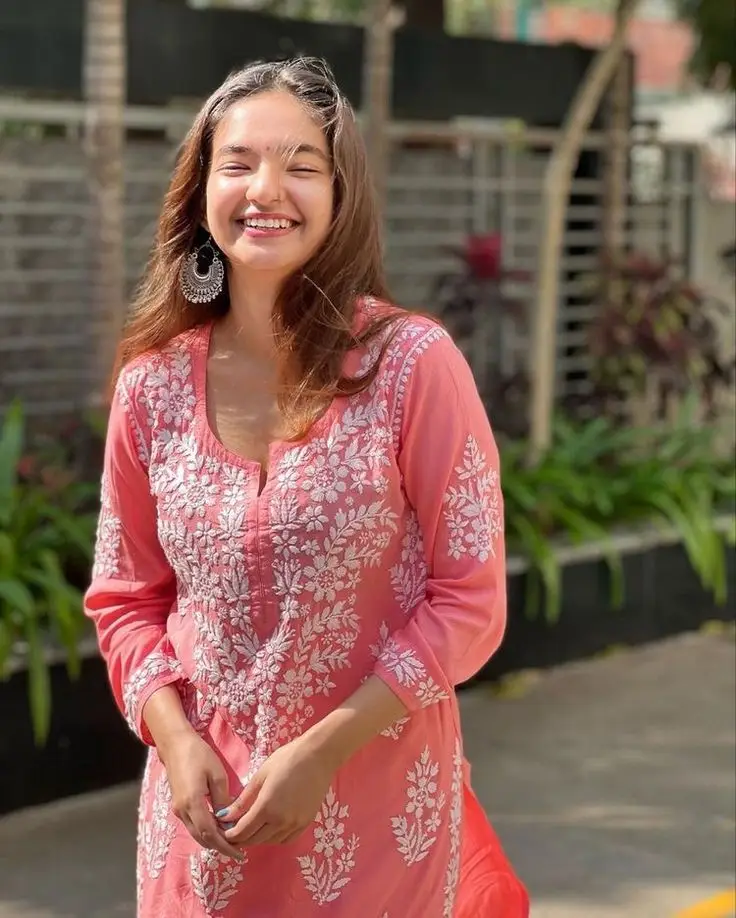 single-girl-dp-instagram-attitude-simple