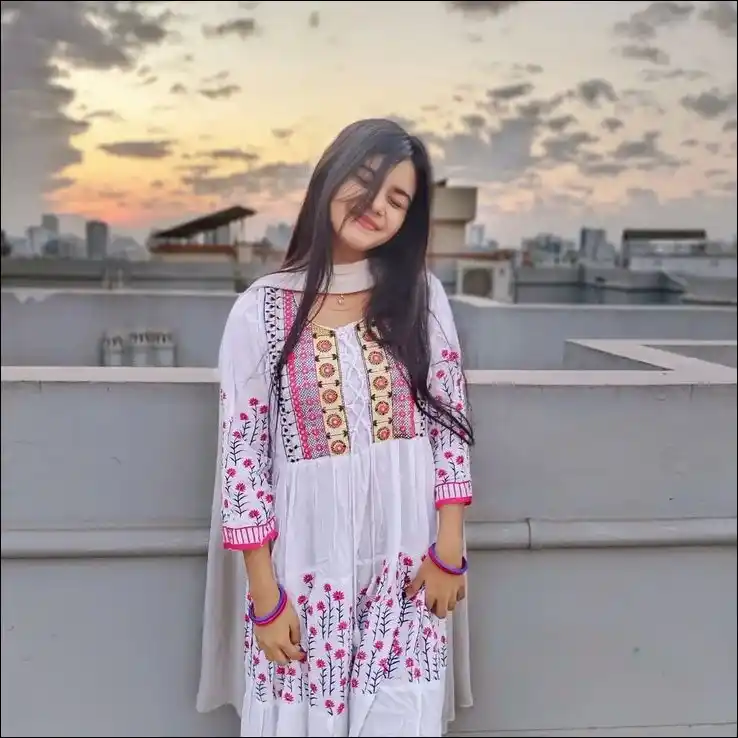 simple sky dp for girls 